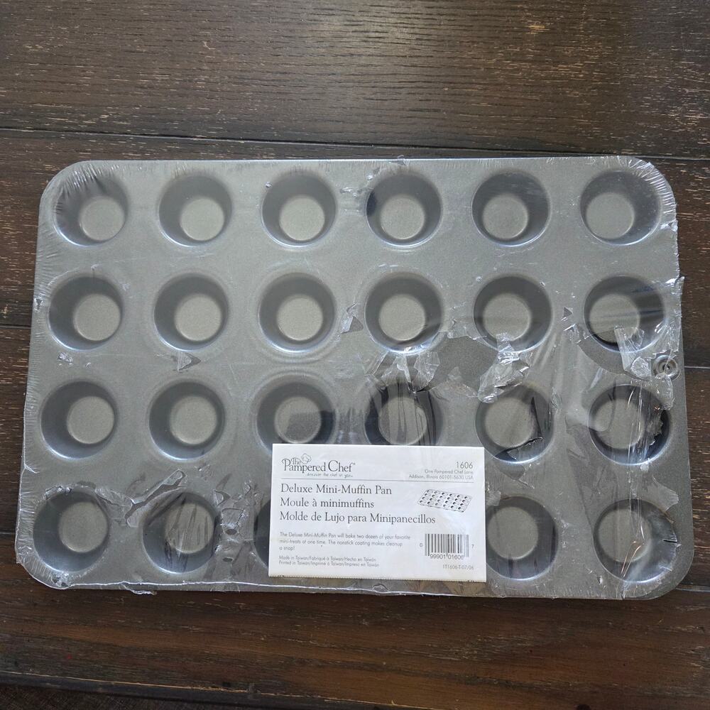 Pampered Chef Deluxe Mini-Muffin Pan NEW 1606 non-stick 24